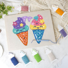 Carica l'immagine nel visualizzatore di Gallery, Punch Needle Kit con cornice - Sogni di Gelato