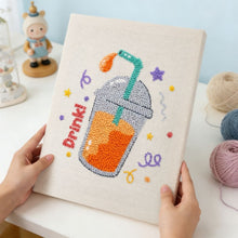 Carica l'immagine nel visualizzatore di Gallery, Punch Needle Kit con cornice - Bollicine e Divertimento