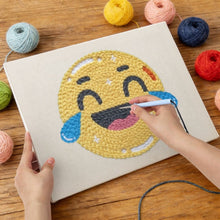 Carica l'immagine nel visualizzatore di Gallery, Punch Needle Kit con cornice - Emoji che ride