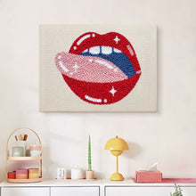 Carica l'immagine nel visualizzatore di Gallery, Punch Needle Kit con cornice - Labbra Pop Art