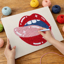 Carica l'immagine nel visualizzatore di Gallery, Punch Needle Kit con cornice - Labbra Pop Art