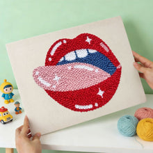 Carica l'immagine nel visualizzatore di Gallery, Punch Needle Kit con cornice - Labbra Pop Art