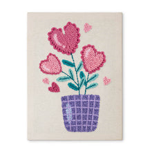 Carica l'immagine nel visualizzatore di Gallery, Punch Needle Kit con cornice - Fiori a forma di cuore Figured'Art