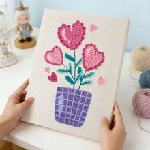 Carica l'immagine nel visualizzatore di Gallery, Punch Needle Kit con cornice - Fiori a forma di cuore