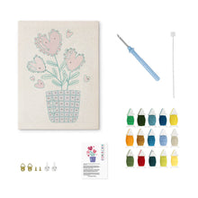 Carica l'immagine nel visualizzatore di Gallery, Punch Needle Kit con cornice - Fiori a forma di cuore