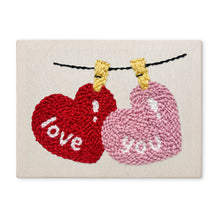 Carica l'immagine nel visualizzatore di Gallery, Punch Needle Kit con cornice - Amore nell’Aria Figured'Art