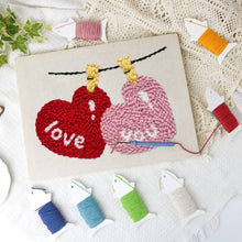 Carica l'immagine nel visualizzatore di Gallery, Punch Needle Kit con cornice - Amore nell’Aria
