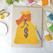 Carica l'immagine nel visualizzatore di Gallery, Punch Needle Kit con cornice - Fortuna Dorata