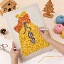 Carica l'immagine nel visualizzatore di Gallery, Punch Needle Kit con cornice - Fortuna Dorata