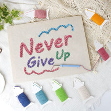 Carica l'immagine nel visualizzatore di Gallery, Punch Needle Kit con cornice - Never Give Up