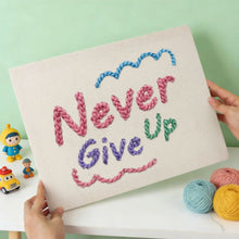Carica l'immagine nel visualizzatore di Gallery, Punch Needle Kit con cornice - Never Give Up
