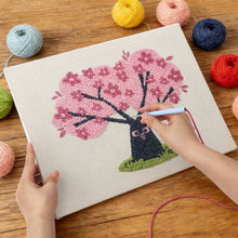Carica l'immagine nel visualizzatore di Gallery, Punch Needle Kit con cornice - Ciliegio con Gufi