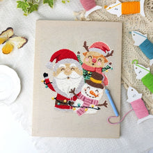 Carica l'immagine nel visualizzatore di Gallery, Punch Needle Kit con cornice - Babbo Natale e Amici