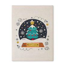 Carica l'immagine nel visualizzatore di Gallery, Punch Needle Kit con cornice - Albero di Natale Magico Figured'Art