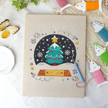 Carica l'immagine nel visualizzatore di Gallery, Punch Needle Kit con cornice - Albero di Natale Magico