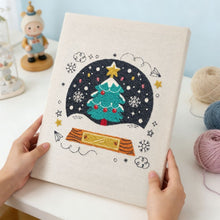 Carica l'immagine nel visualizzatore di Gallery, Punch Needle Kit con cornice - Albero di Natale Magico