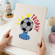 Carica l'immagine nel visualizzatore di Gallery, Punch Needle Kit con cornice - Trofeo di Calcio