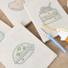 Carica l'immagine nel visualizzatore di Gallery, Punch Needle Kit (4 pezzi) con cornici - Piccole Golosità 1