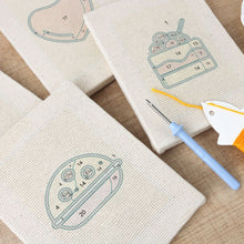 Carica l'immagine nel visualizzatore di Gallery, Punch Needle Kit (4 pezzi) con cornici - Piccole Golosità 2