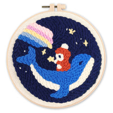 Carica l'immagine nel visualizzatore di Gallery, Punch Needle Bimba e balena fra le stelle cadenti