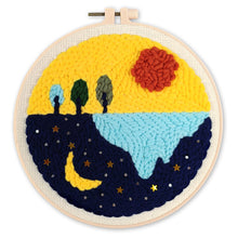 Carica l'immagine nel visualizzatore di Gallery, Punch Needle Sole e Luna