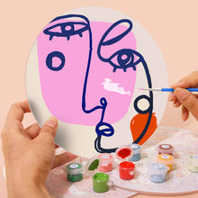 Carica l&#39;immagine nel visualizzatore di Gallery, Set di 6 Tovagliette da Dipingere con i numeri (20cm diametro) - Viso Astratto Moderno