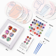 Carica l&#39;immagine nel visualizzatore di Gallery, Set di 6 Tovagliette da Dipingere con i numeri (20cm diametro) - Viso Astratto Moderno