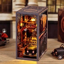 Carica l'immagine nel visualizzatore di Gallery, Book Nook - Garage Vintage