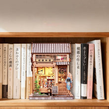 Carica l'immagine nel visualizzatore di Gallery, Book Nook - Atelier di seta a Kyoto