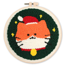 Carica l&#39;immagine nel visualizzatore di Gallery, Punch Needle Gatto con cappello di Babbo Natale