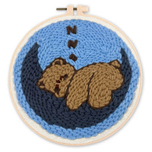 Carica l'immagine nel visualizzatore di Gallery, Punch Needle Orso sulla luna