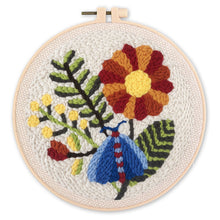 Carica l'immagine nel visualizzatore di Gallery, Punch Needle Falena blu e fiori