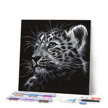 Carica l'immagine nel visualizzatore di Gallery, Diamond Painting - Leopardo In Bianco E Nero