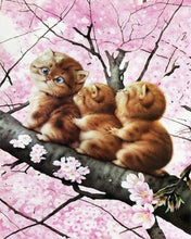 Carica l'immagine nel visualizzatore di Gallery, Diamond Painting - Tre Gattini Su Un Ramo