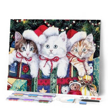 Carica l'immagine nel visualizzatore di Gallery, Diamond Painting - Tre Gattini Di Natale