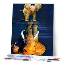 Carica l'immagine nel visualizzatore di Gallery, Diamond Painting - L'Elefante E Il Suo Riflesso