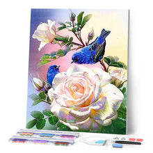 Carica l'immagine nel visualizzatore di Gallery, Diamond Painting - Rose bianche e uccelli blu
