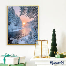Carica l'immagine nel visualizzatore di Gallery, Diamond Painting - Fiume nel mezzo della foresta in inverno