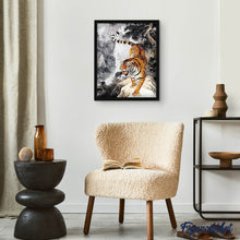 Carica l'immagine nel visualizzatore di Gallery, Diamond Painting - La tigre predatrice