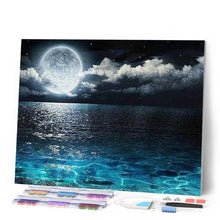 Carica l'immagine nel visualizzatore di Gallery, Diamond Painting - Luna Piena E Riflesso Sul Mare