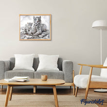 Carica l'immagine nel visualizzatore di Gallery, Diamond Painting - Tigri Nella Neve