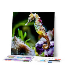 Carica l'immagine nel visualizzatore di Gallery, Diamond Painting - Cavalluccio Marino