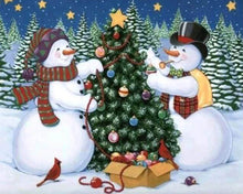 Carica l'immagine nel visualizzatore di Gallery, Diamond Painting - Pupazzi Di Neve E Albero Di Natale