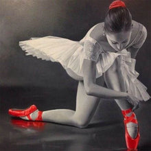 Carica l'immagine nel visualizzatore di Gallery, Diamond Painting - Ballerina E Scarpe Da Punta Rosse