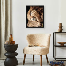 Carica l'immagine nel visualizzatore di Gallery, Diamond Painting - Leone Che Si Nasconde