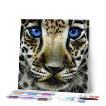 Carica l'immagine nel visualizzatore di Gallery, Diamond Painting - Leopardo Con Gli Occhi Azzurri
