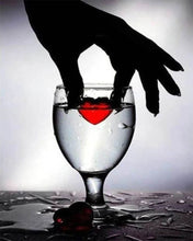 Carica l'immagine nel visualizzatore di Gallery, Diamond Painting - Cuore In Un Bicchiere
