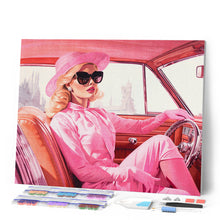 Carica l'immagine nel visualizzatore di Gallery, Diamond Painting - Diva nella sua Macchina Rosa