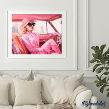 Carica l'immagine nel visualizzatore di Gallery, Diamond Painting - Diva nella sua Macchina Rosa