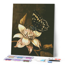 Carica l'immagine nel visualizzatore di Gallery, Diamond Painting - Farfalla Egeria sul Fiore